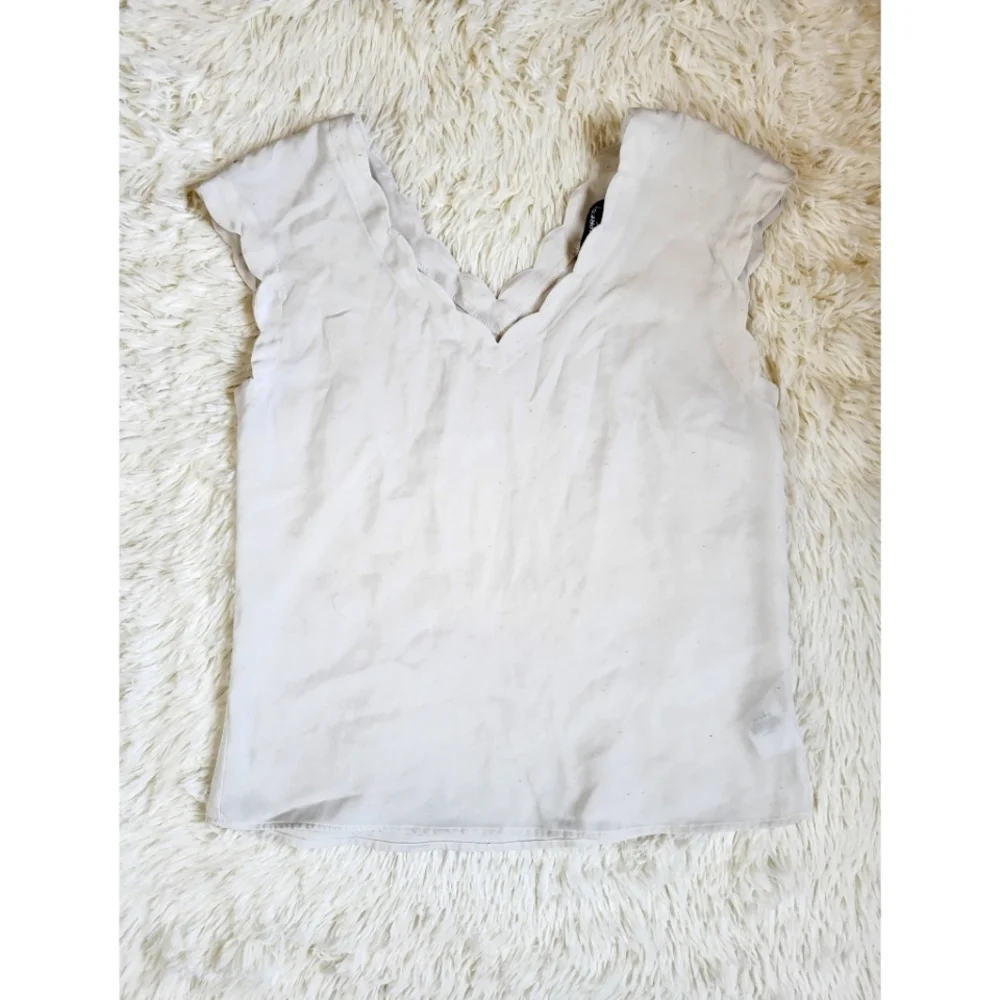Express Sleeveless Blouse - Picture 1 of 4